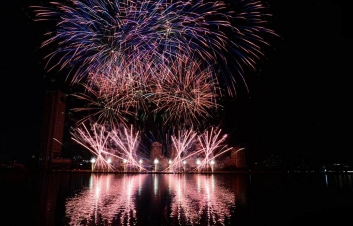 A magical night as US, Italy compete at Da Nang Fireworks Festival